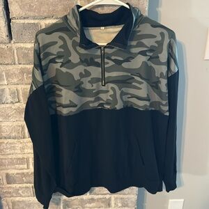 1/2 zip light track jacket camo and black women’s XL
